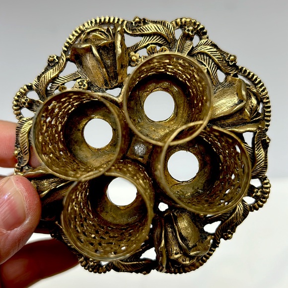 - Retro Hollywood regency style filigree gold tone metal 4 tube lipstick h… - Picture 2 of 5